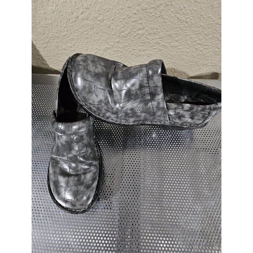 Born Boc Gray Alligator Look Leather Clogs Nursing Shoes Women's 7.5